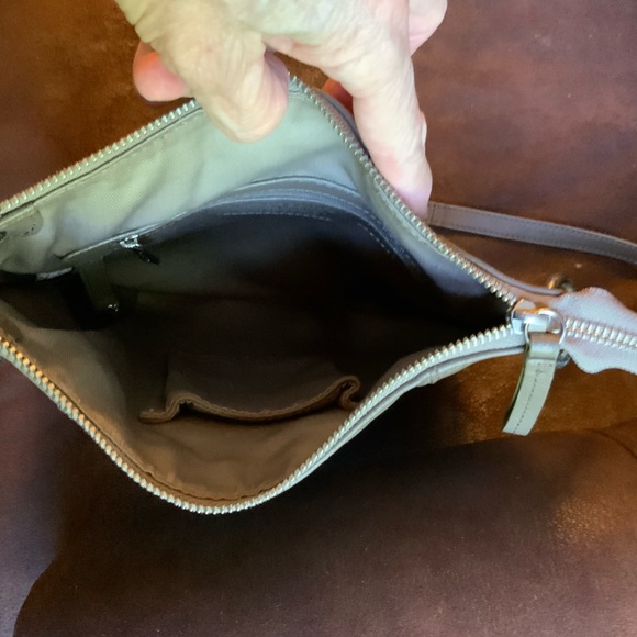 Danier leather crossbody bag - Picture 3 of 8